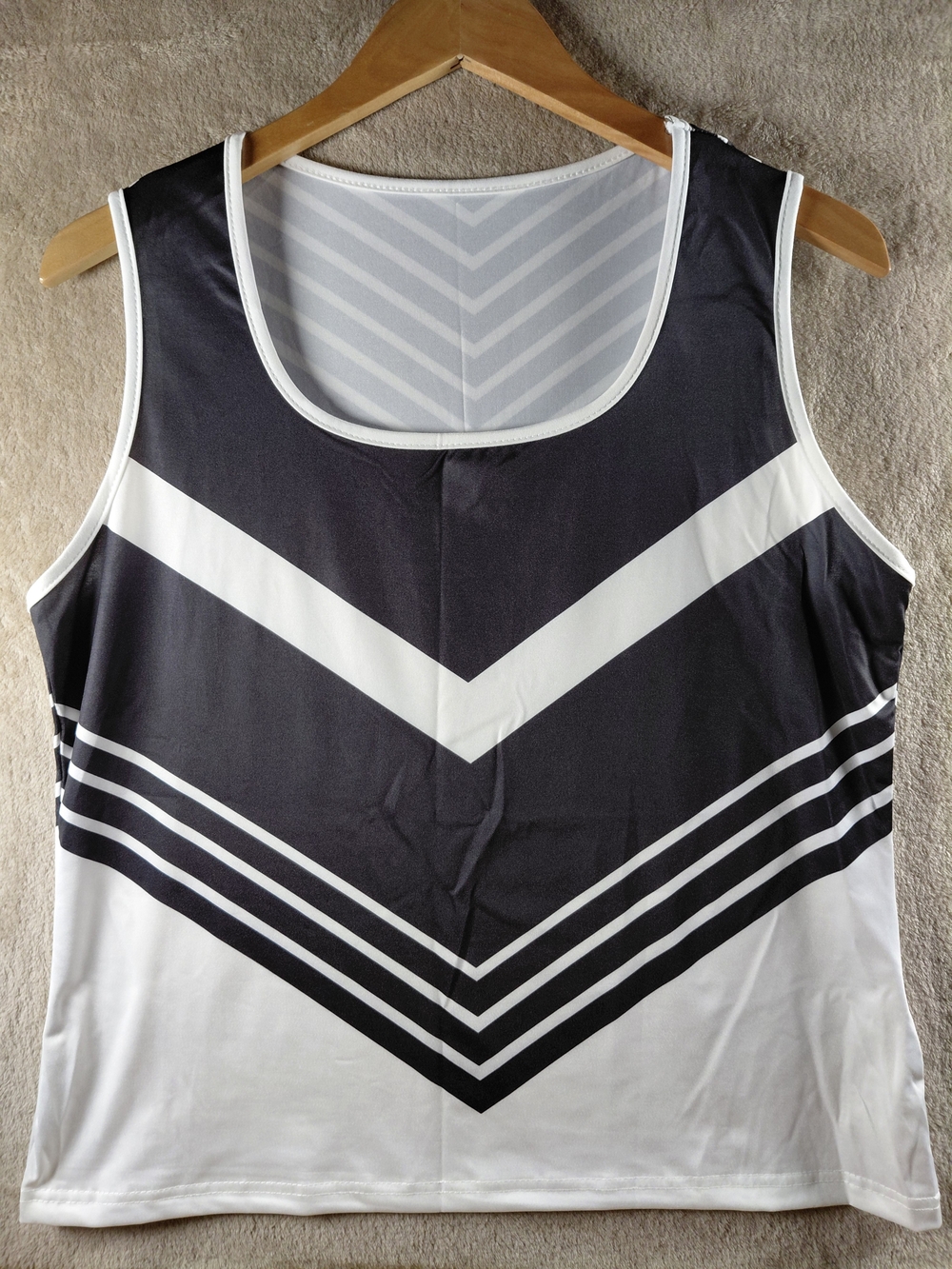 Women’s Black & White Chevron Tank Top Large A147